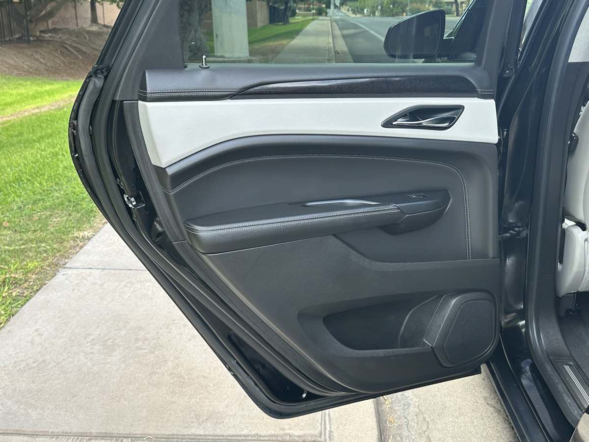 Used 2016 Cadillac SRX Luxury w/ Driver Awareness Package FWD image 43