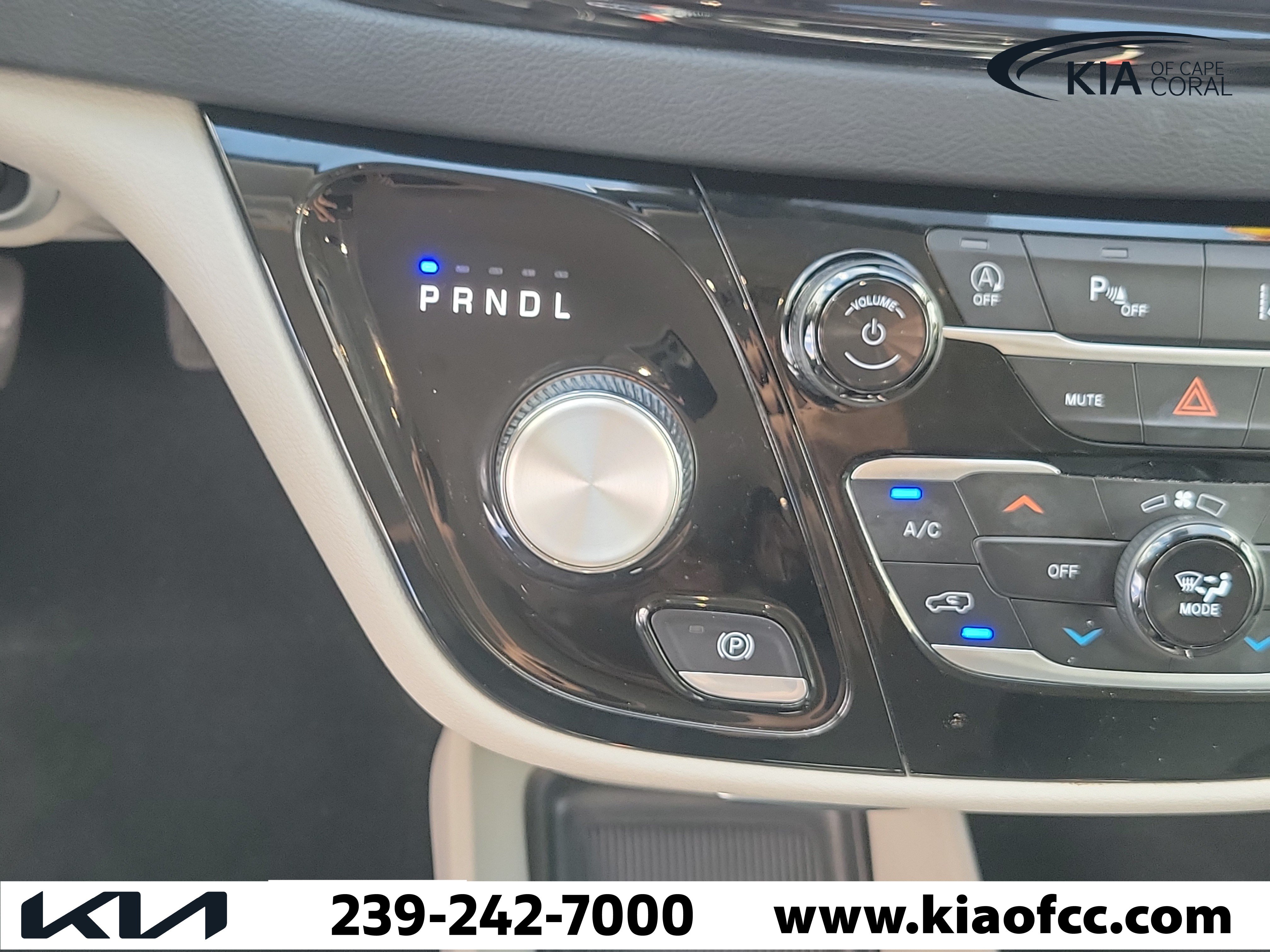 Used 2024 Chrysler Pacifica Touring-L FWD image 20