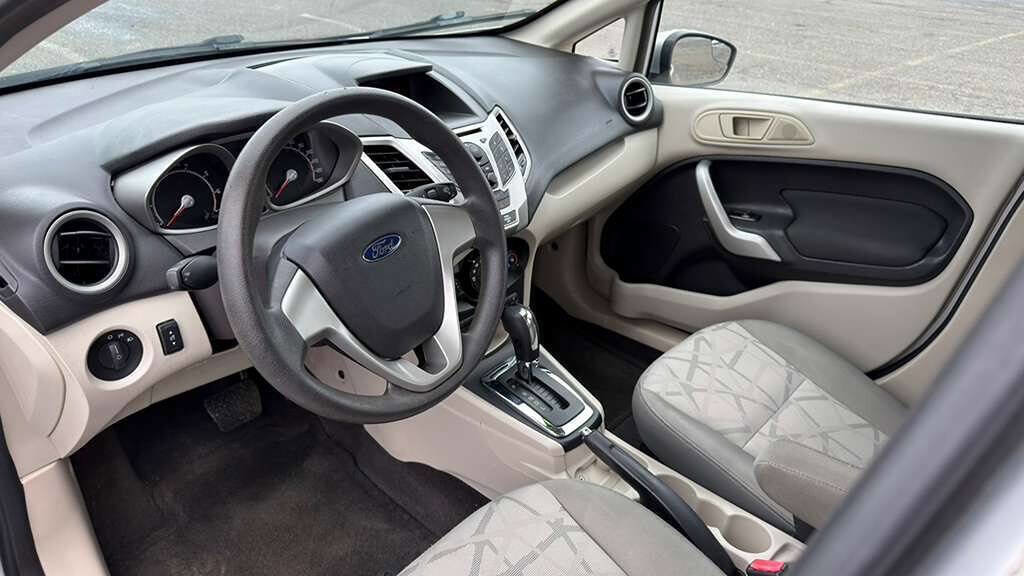 Used 2012 Ford Fiesta SE w/ Winter Pkg FWD image 22