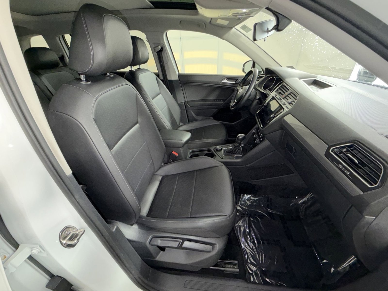 Used 2019 Volkswagen Tiguan SE w/ Panoramic Sunroof Package image 27