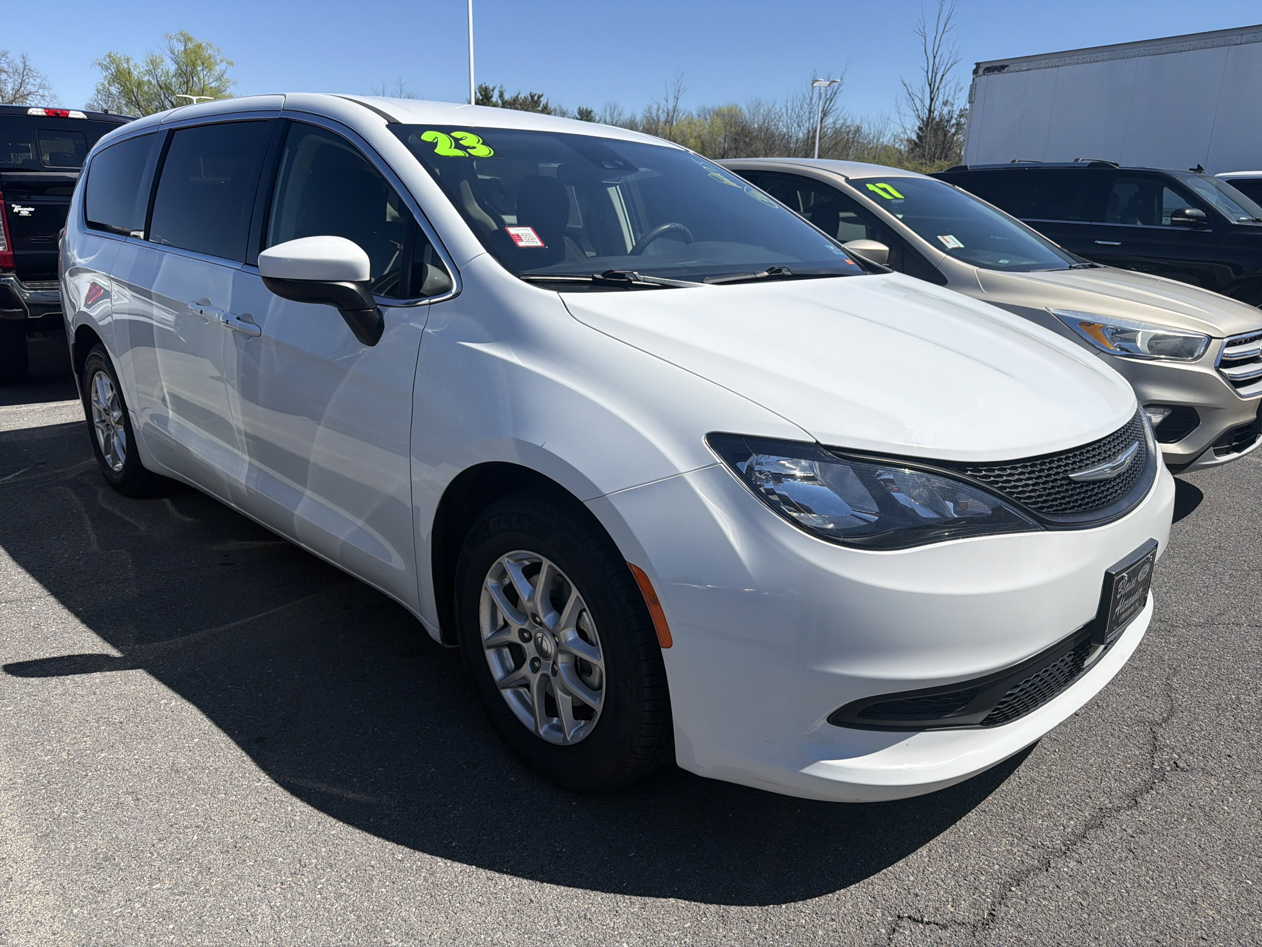 Used 2023 Chrysler Voyager LX image 1