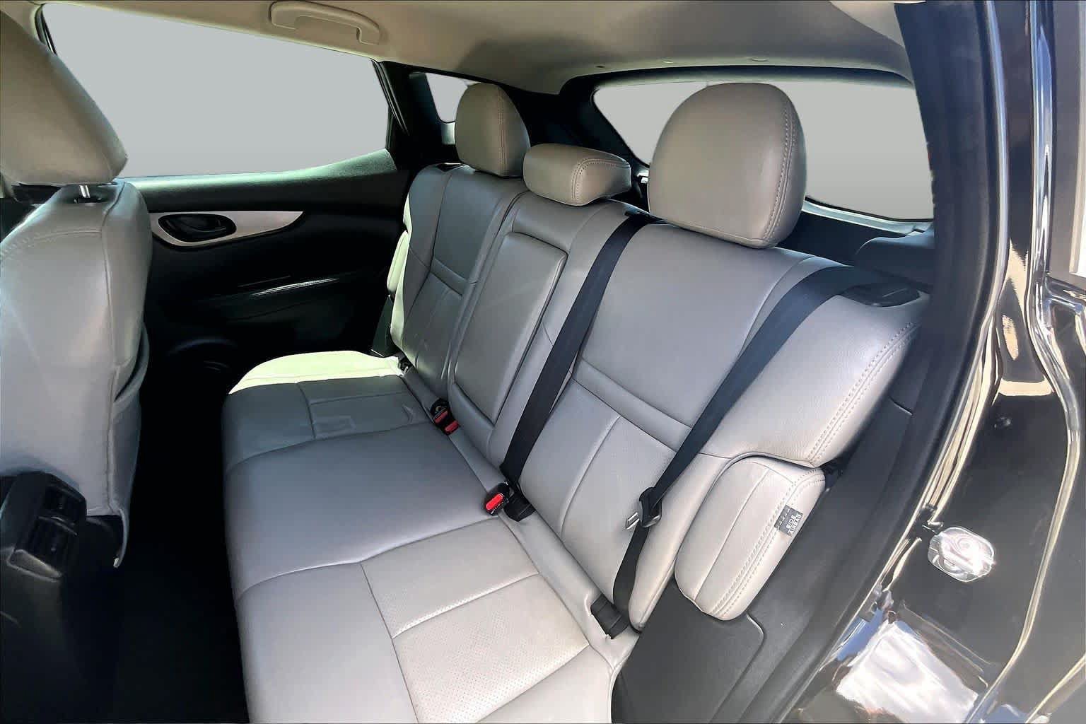 Used 2022 Nissan Rogue Sport S FWD image 17
