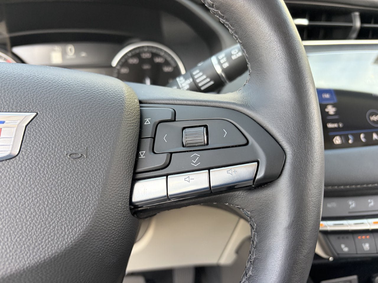 Used 2021 Cadillac XT4 Premium Luxury FWD image 21