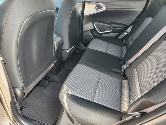 Used 2025 Kia Soul LX w/ LX Technology Package FWD image 30