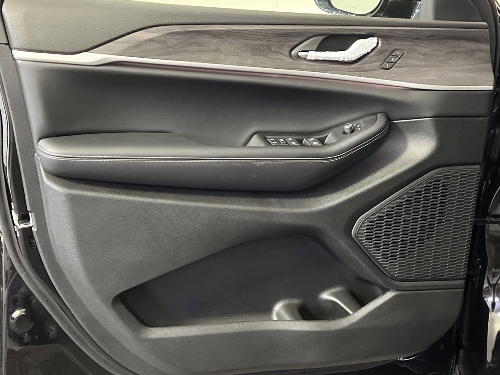 New 2025 Jeep Grand Cherokee Limited image 10