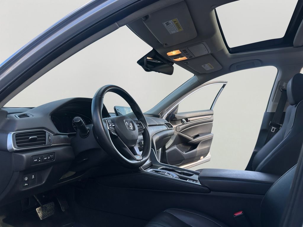 Used 2018 Honda Accord Touring image 9
