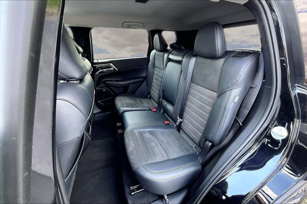 Used 2025 Mitsubishi Outlander SE FWD image 22