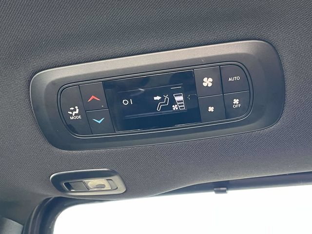 Used 2025 Chrysler Pacifica Select FWD image 20