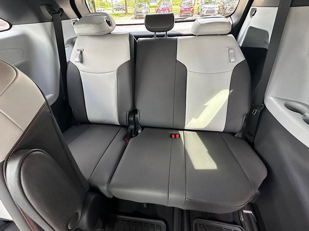 Certified 2022 Toyota Sienna XSE AWD/4WD image 19