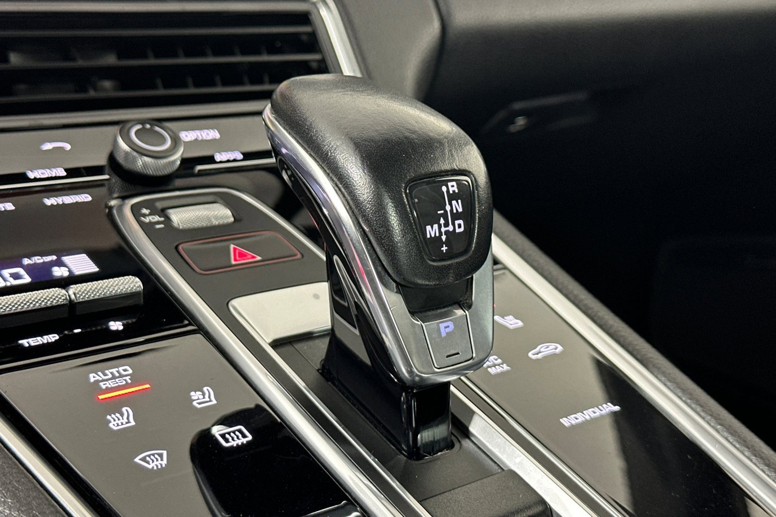 Used 2018 Porsche Panamera 4 image 21