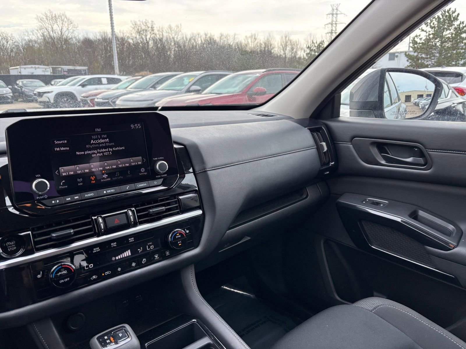 Used 2025 Nissan Pathfinder SV image 38