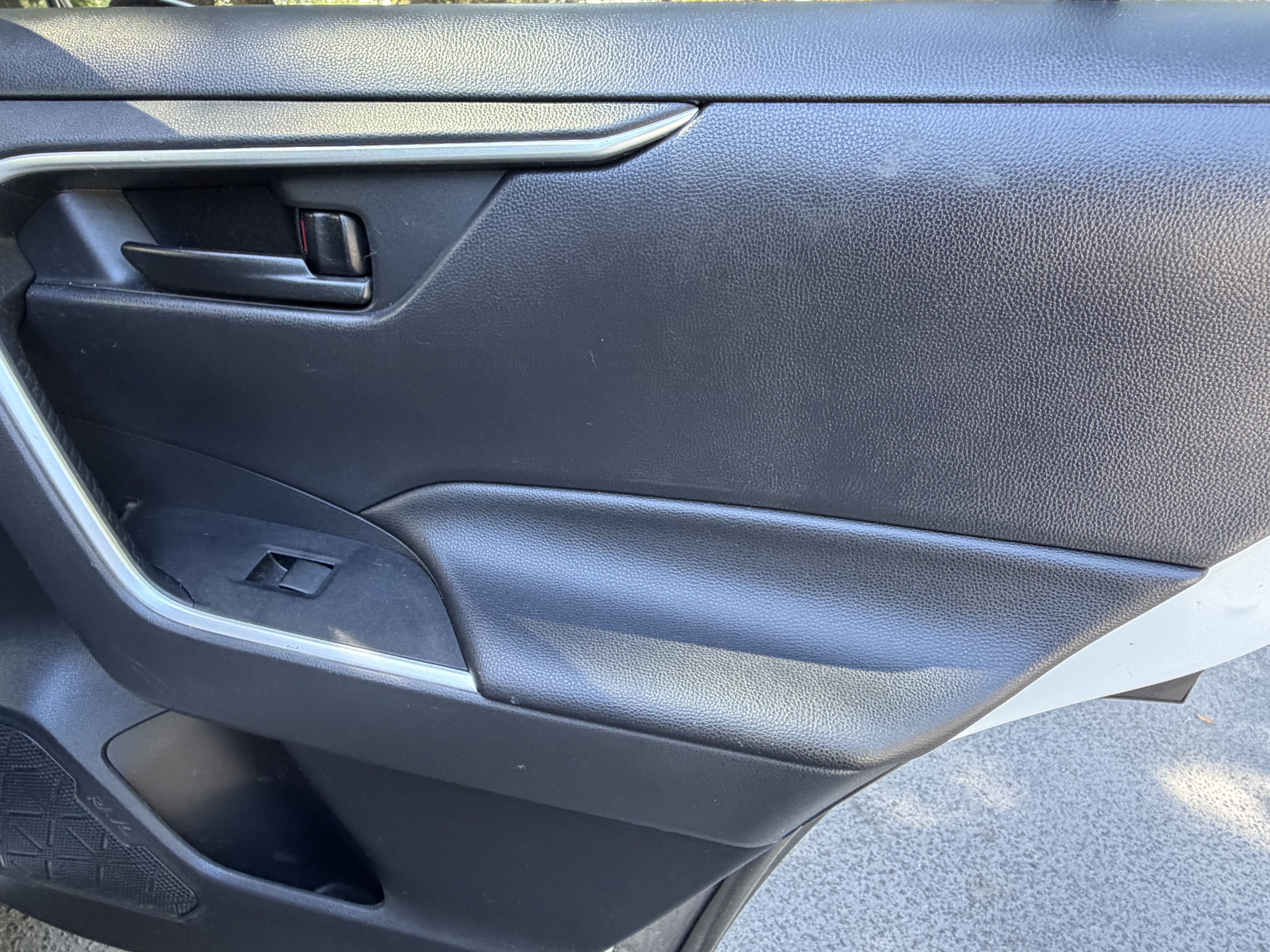 Used 2019 Toyota RAV4 LE AWD/4WD image 37