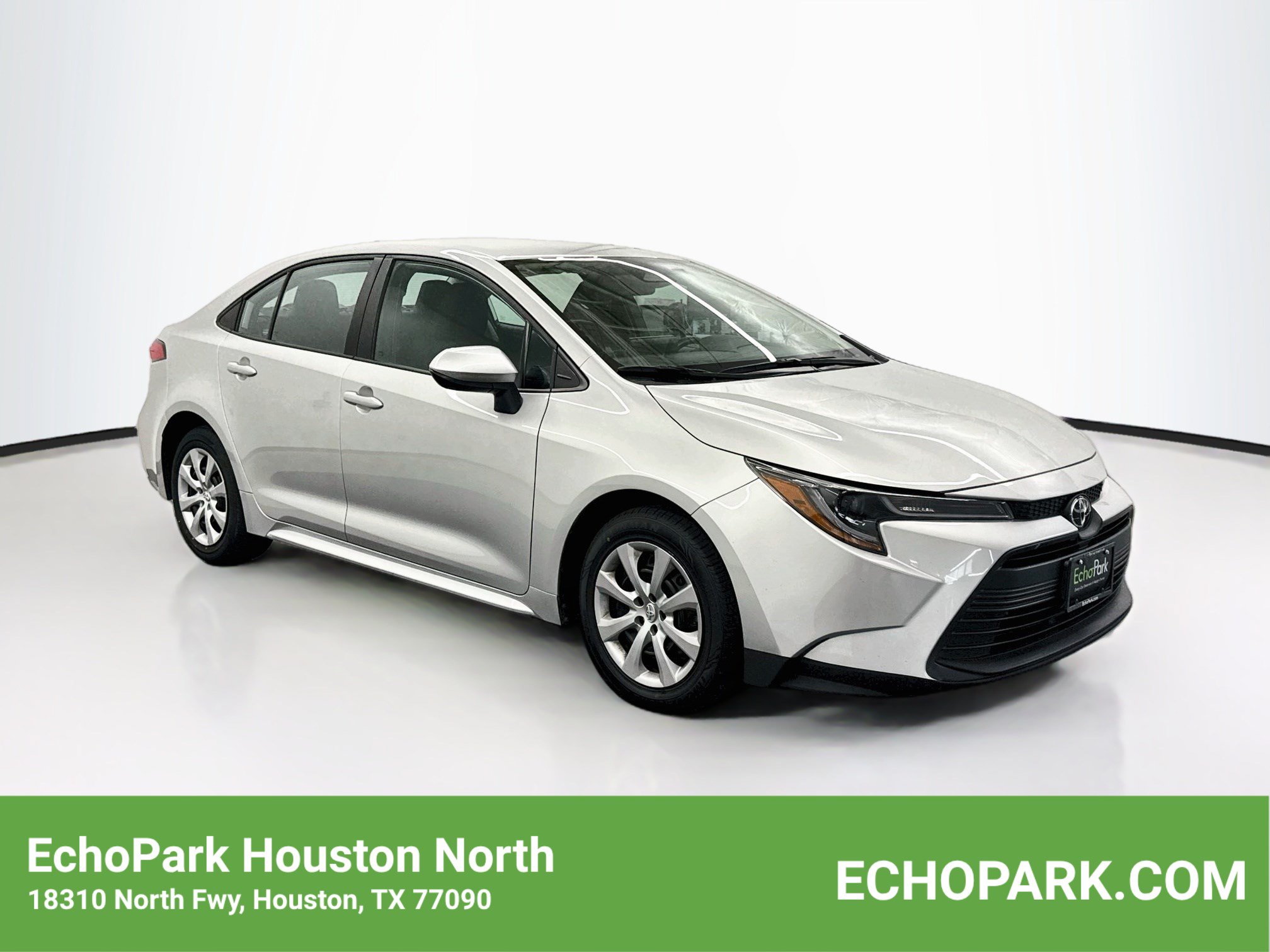 Used 2025 Toyota Corolla LE FWD image 1