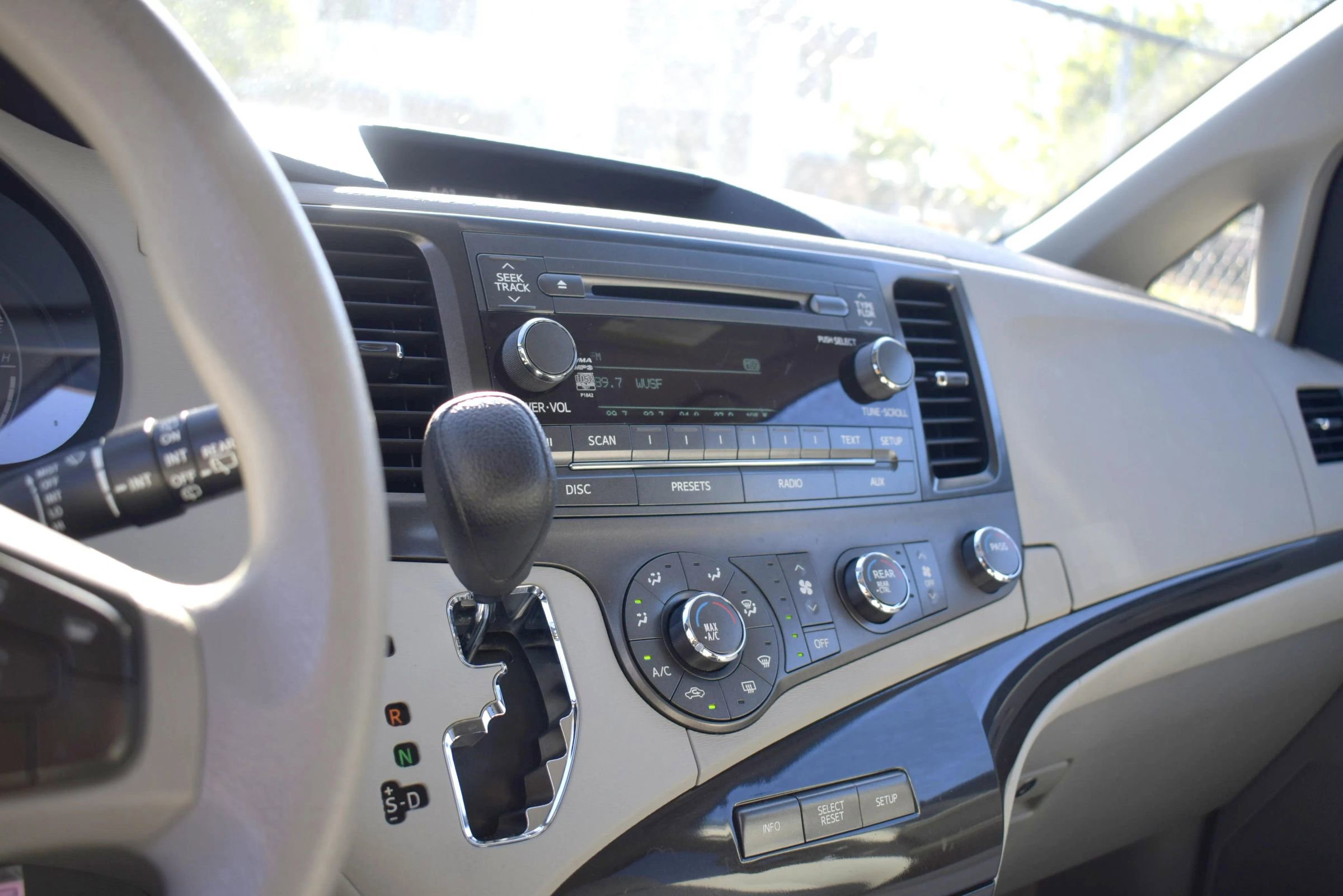 Used 2012 Toyota Sienna LE image 24