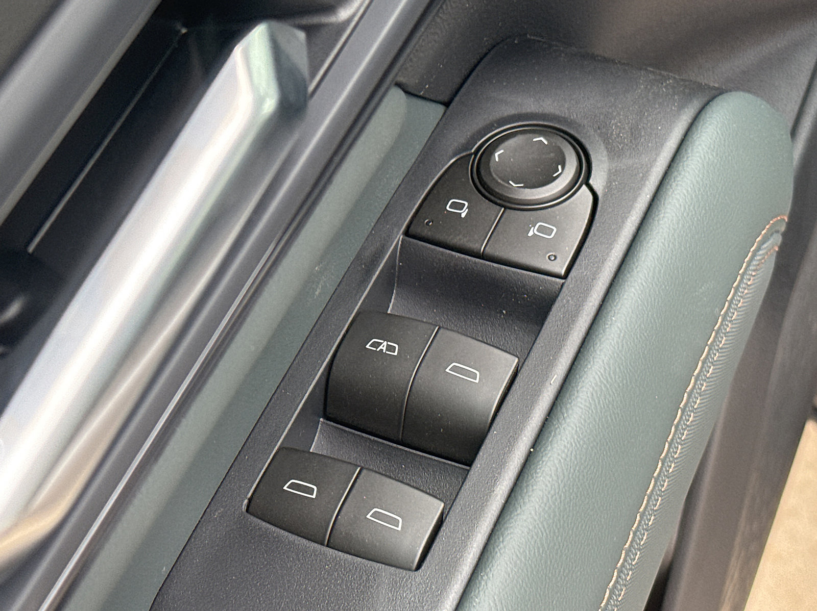New 2026 GMC Terrain AT4 w/ Technology Package II AWD/4WD image 13