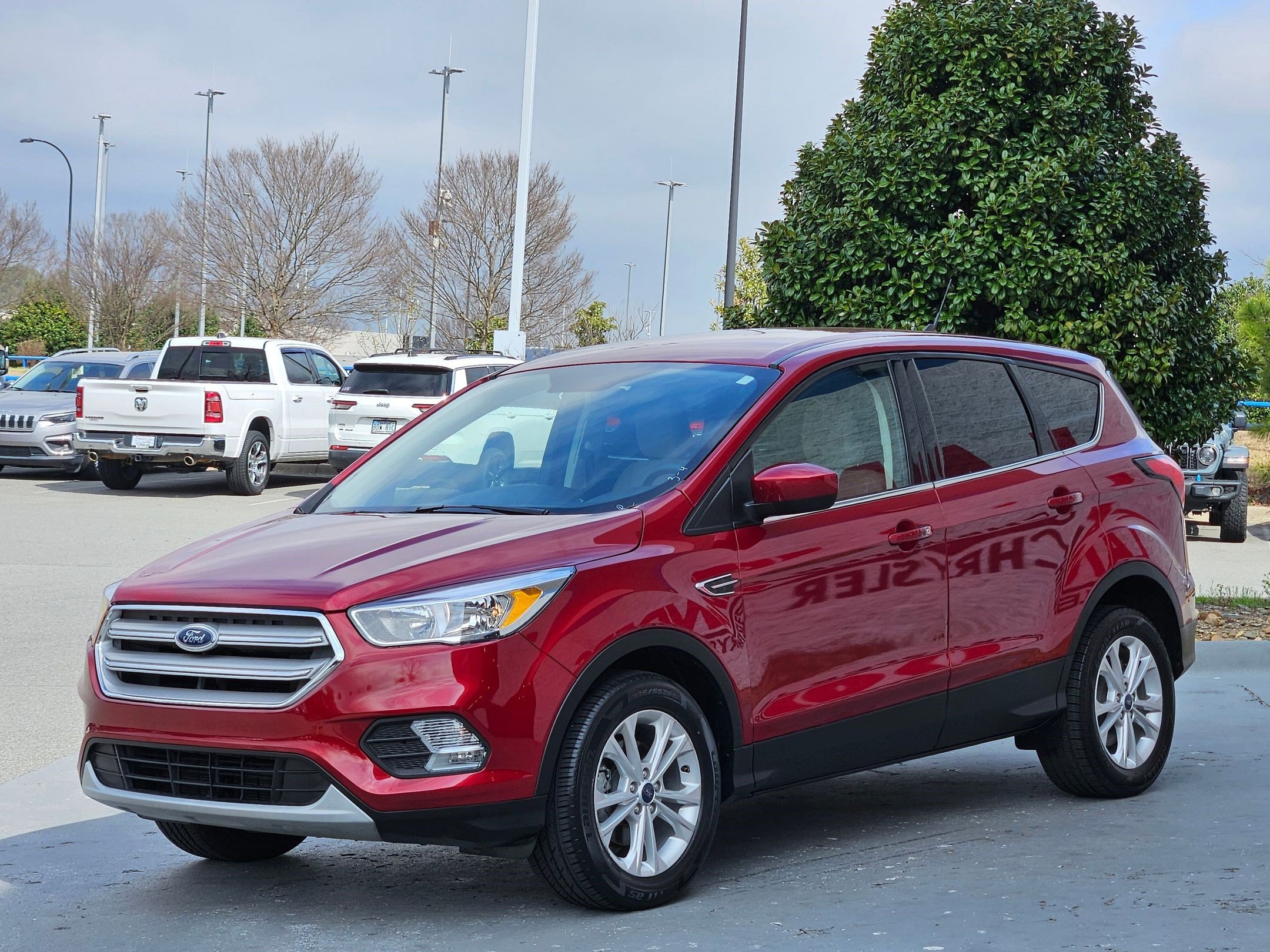 Used 2019 Ford Escape SE image 3