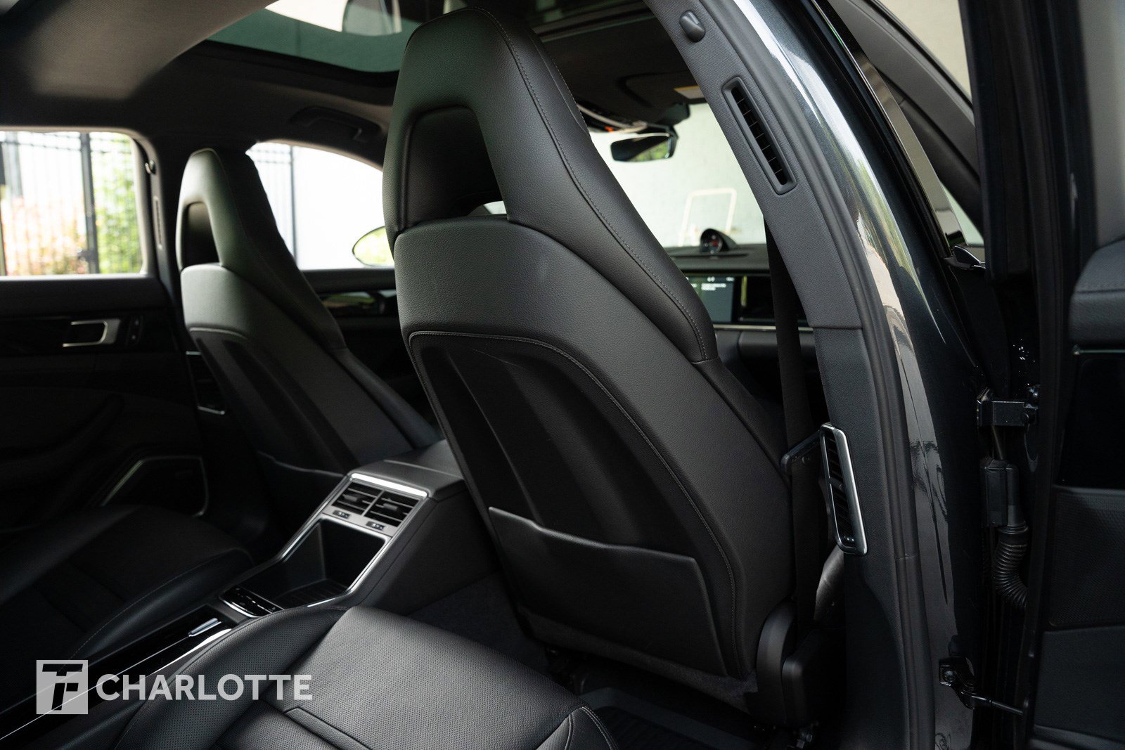 Used 2020 Porsche Panamera 4 image 38