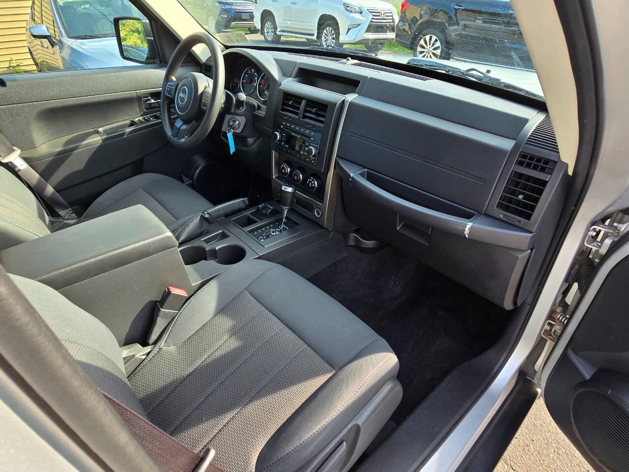Used 2012 Jeep Liberty Sport AWD/4WD image 26