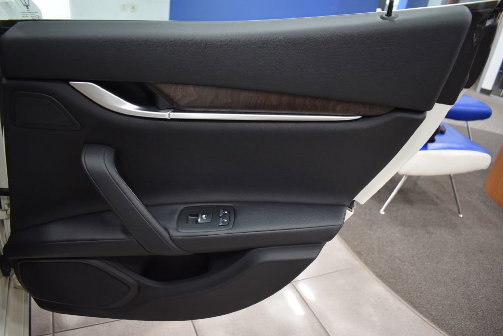 Used 2014 Maserati Ghibli image 16