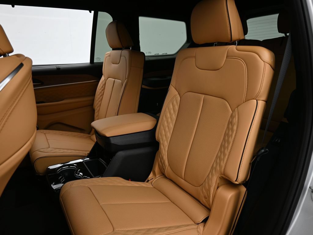 New 2025 Jeep Grand Cherokee L Summit AWD/4WD image 34