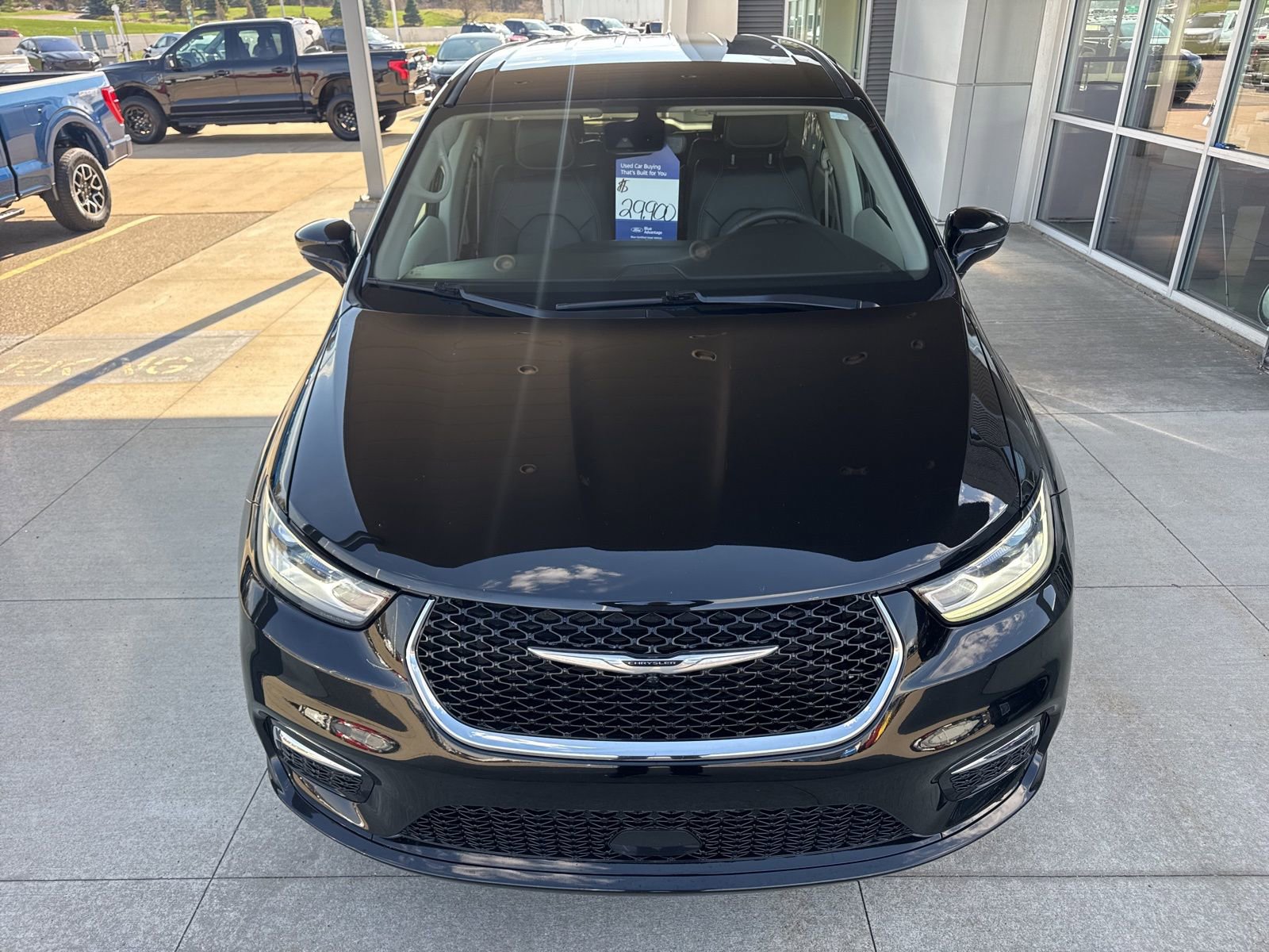Used 2024 Chrysler Pacifica Touring-L FWD image 12