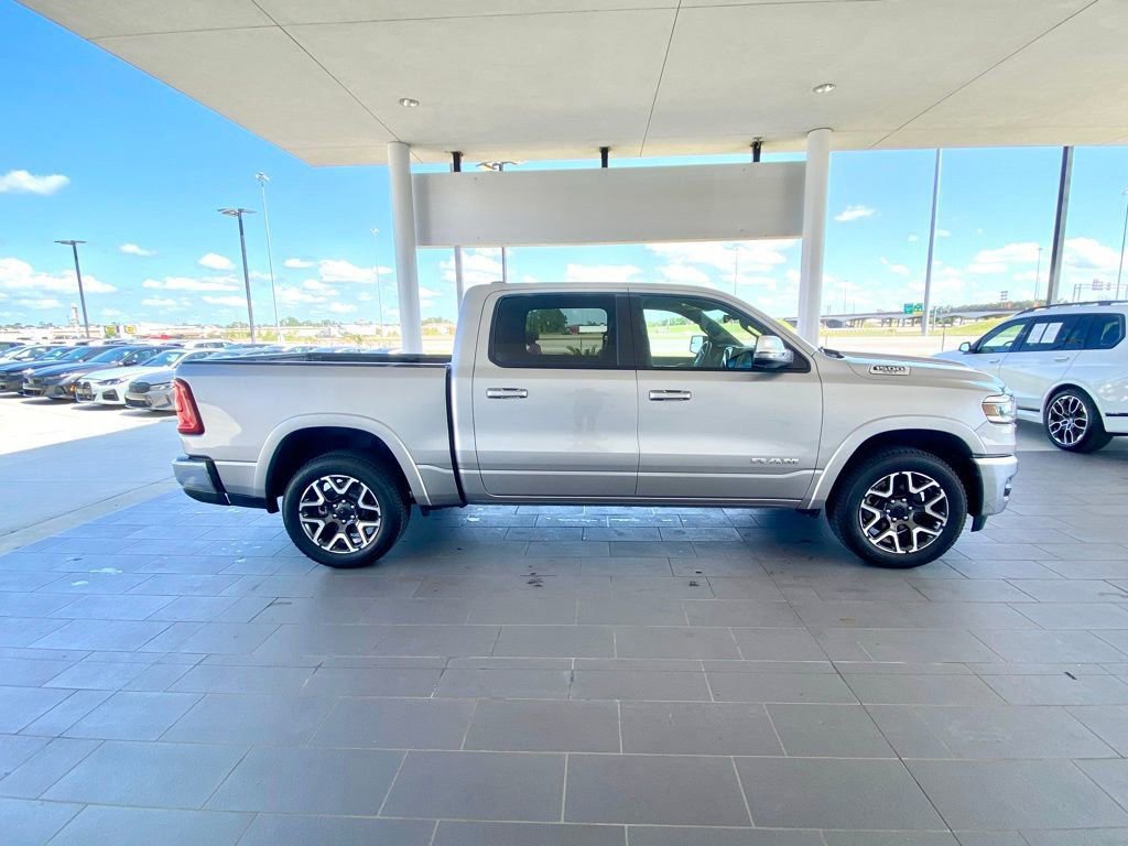 Used 2025 RAM 1500 Laramie AWD/4WD image 4