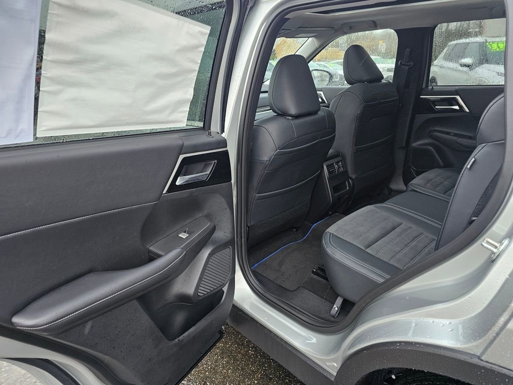 New 2025 Mitsubishi Outlander SE image 10