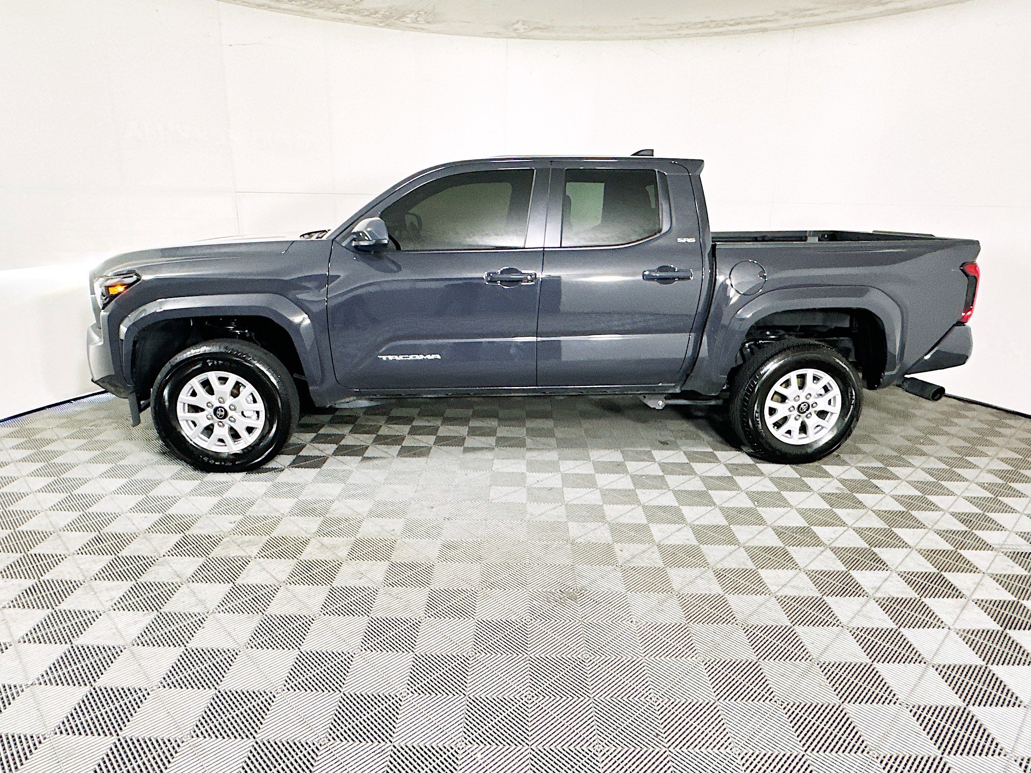Used 2024 Toyota Tacoma SR5 RWD image 6