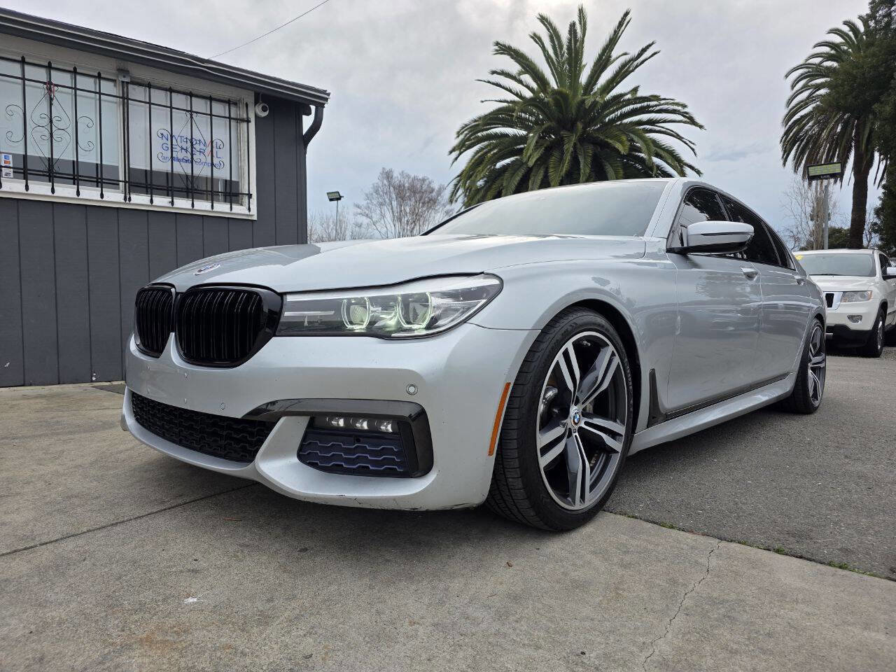 Used 2016 BMW 740i image 1