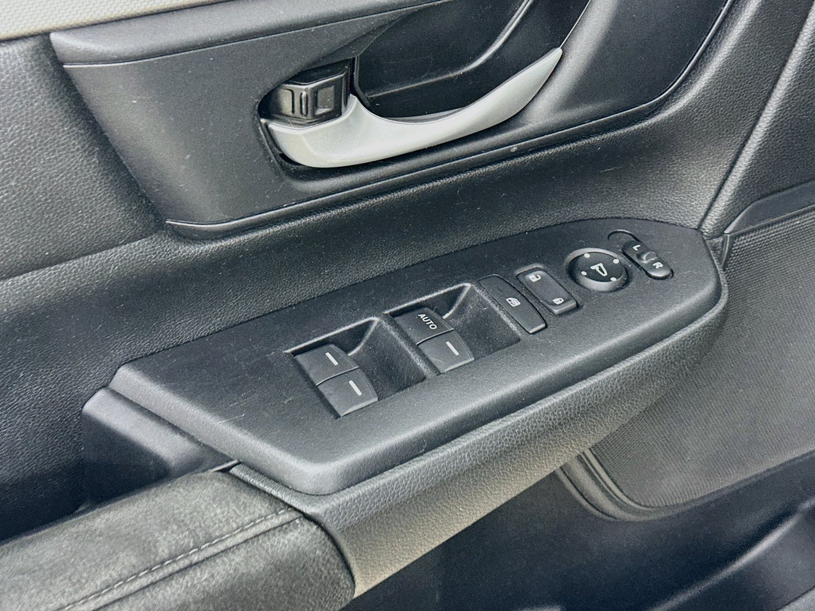 Used 2021 Honda CR-V LX image 17
