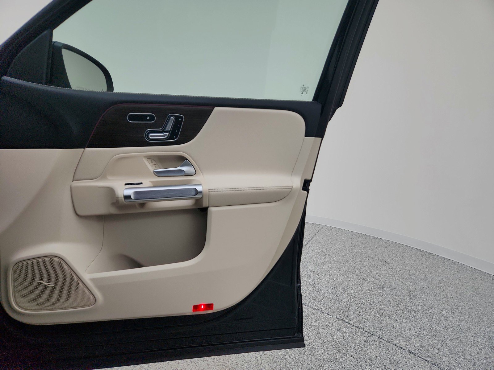 Certified 2024 Mercedes-Benz EQB 250+ image 28