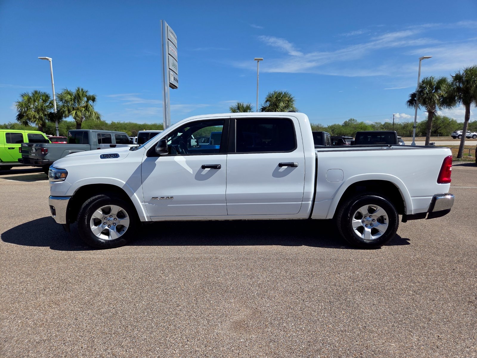 Used 2025 RAM 1500 Big Horn AWD/4WD image 4
