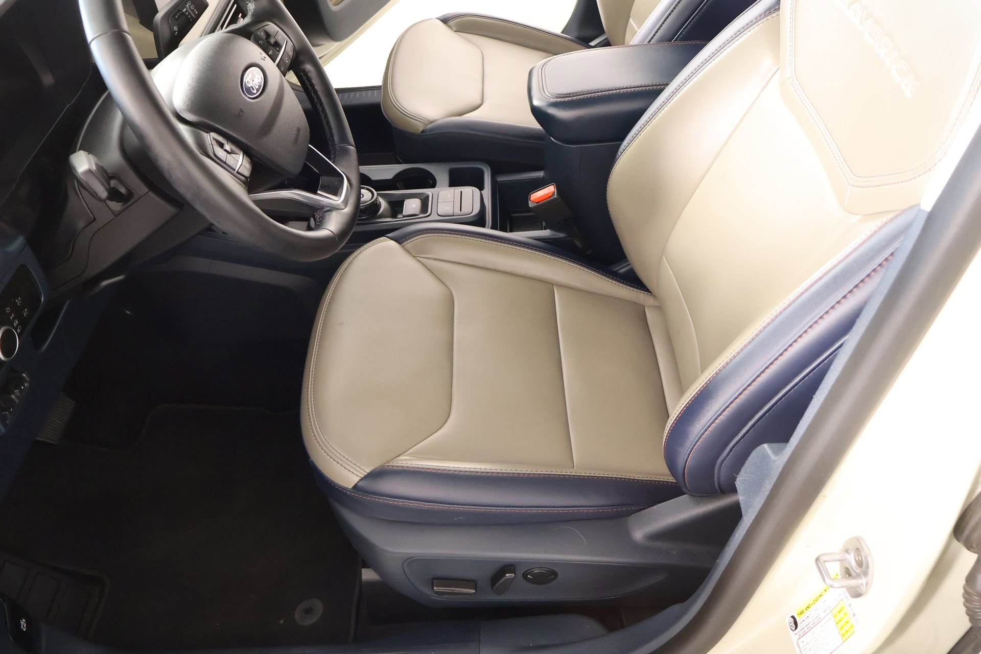 Used 2025 Ford Maverick Lariat w/ 4K Tow Package image 12