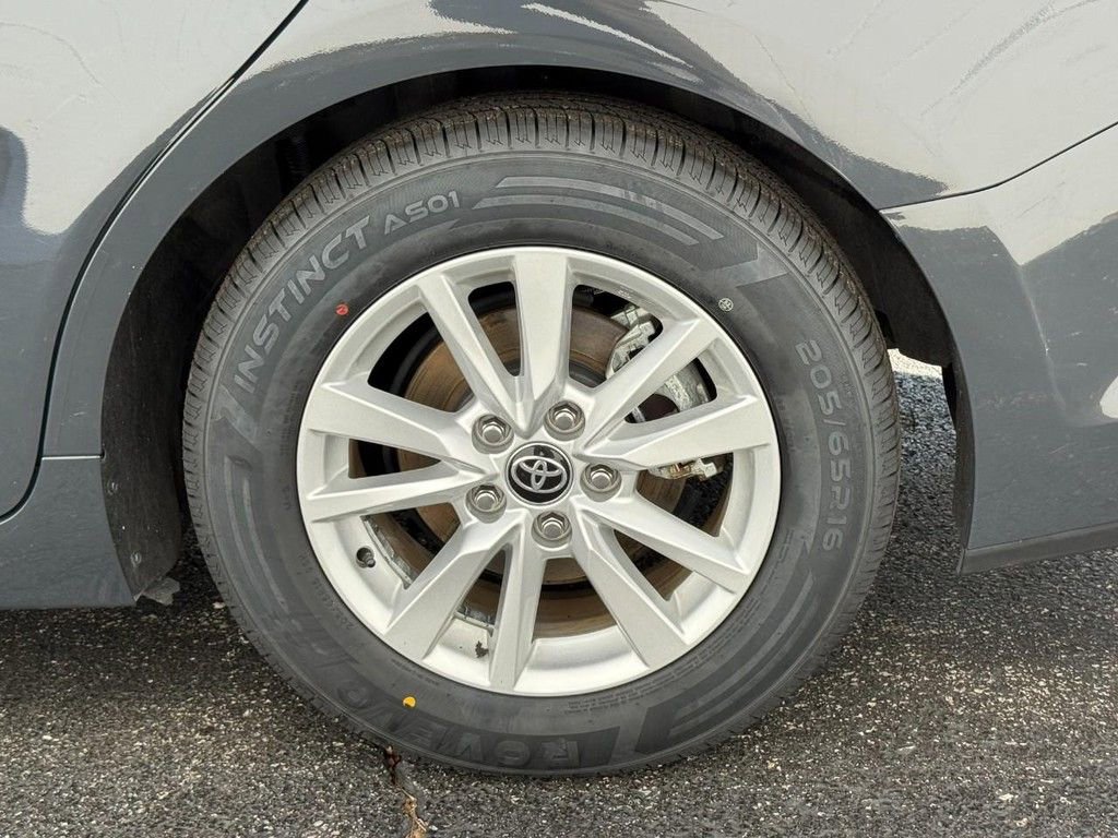 Certified 2025 Toyota Camry LE image 5