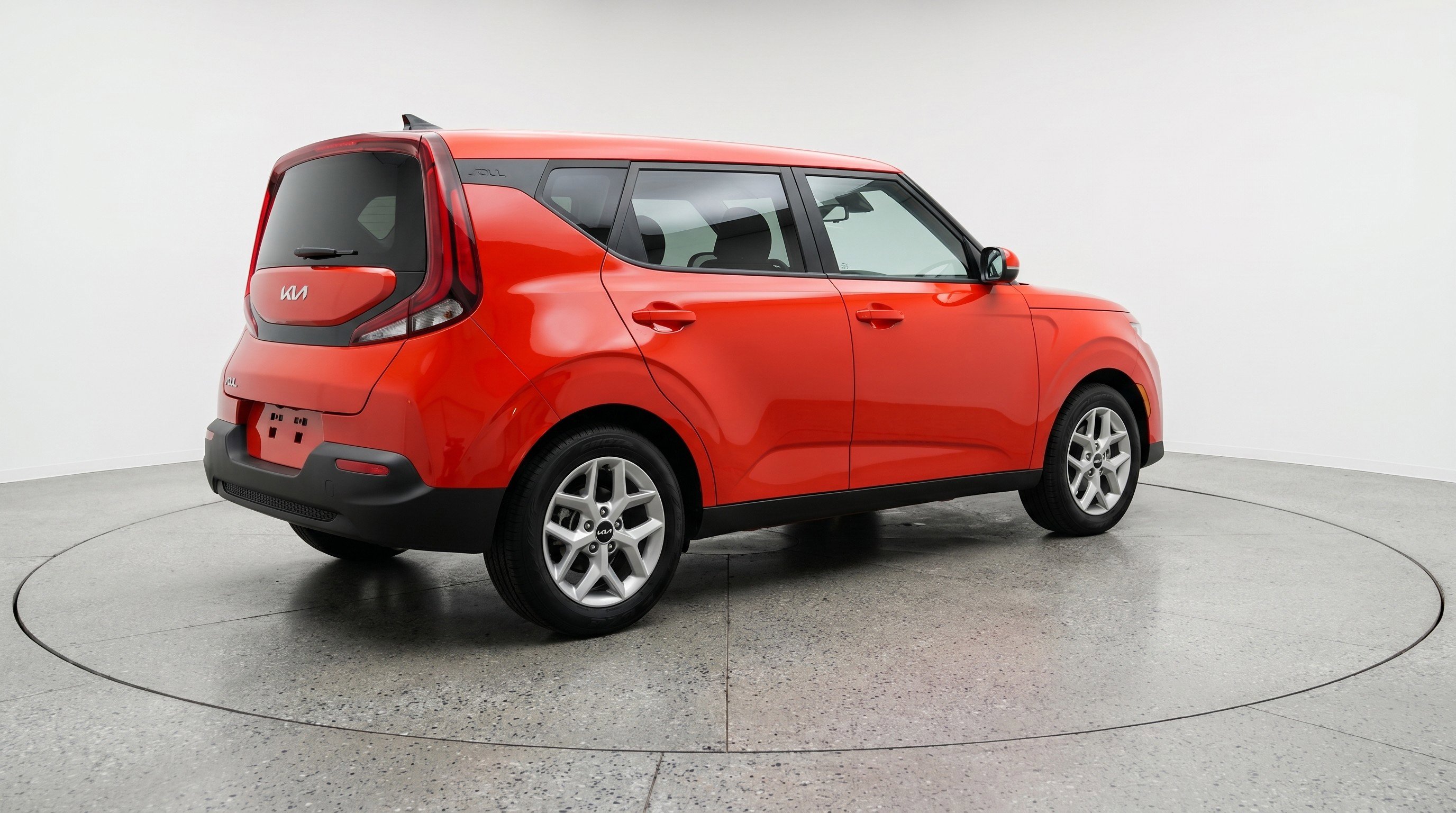 Used 2025 Kia Soul LX w/ LX Technology Package FWD image 9