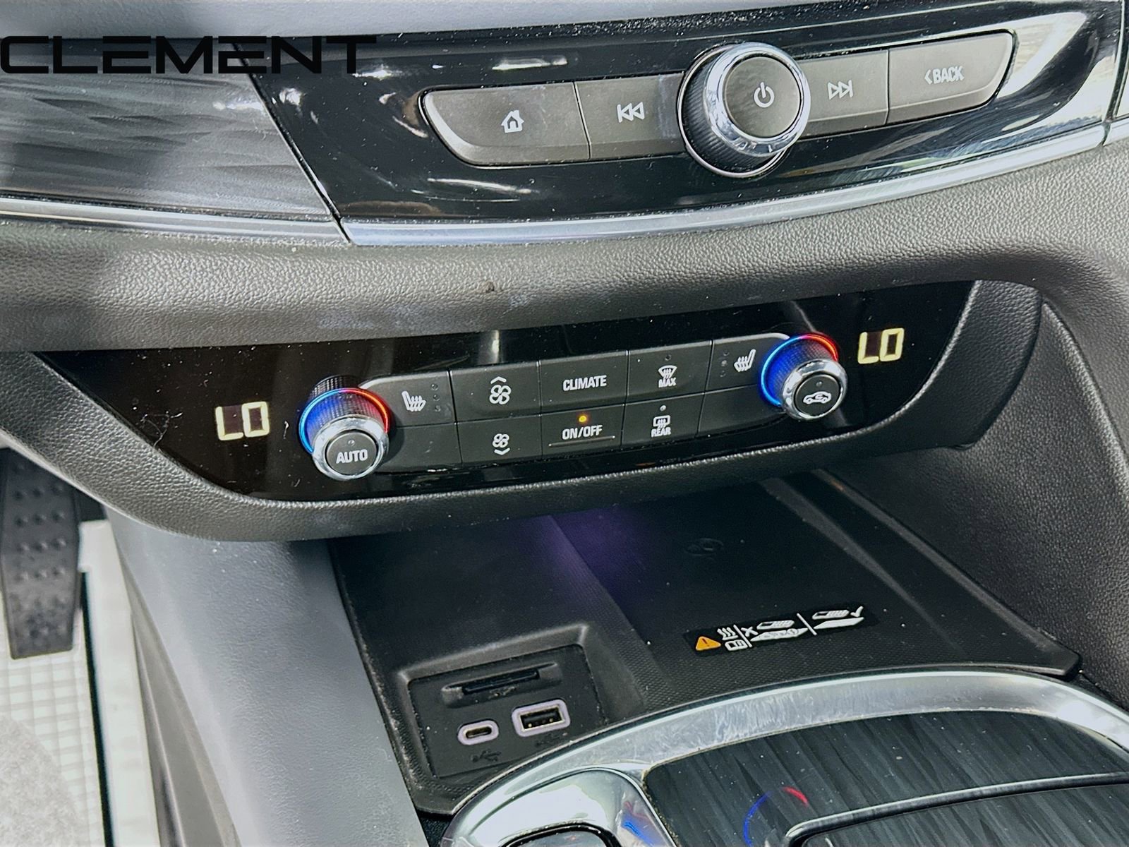 Used 2022 Buick Enclave Essence w/ Experience Buick Package image 22