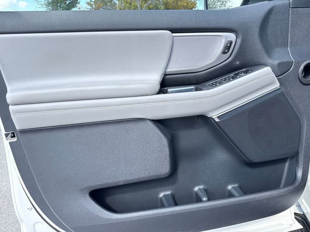 New 2026 Ford Expedition Active image 19