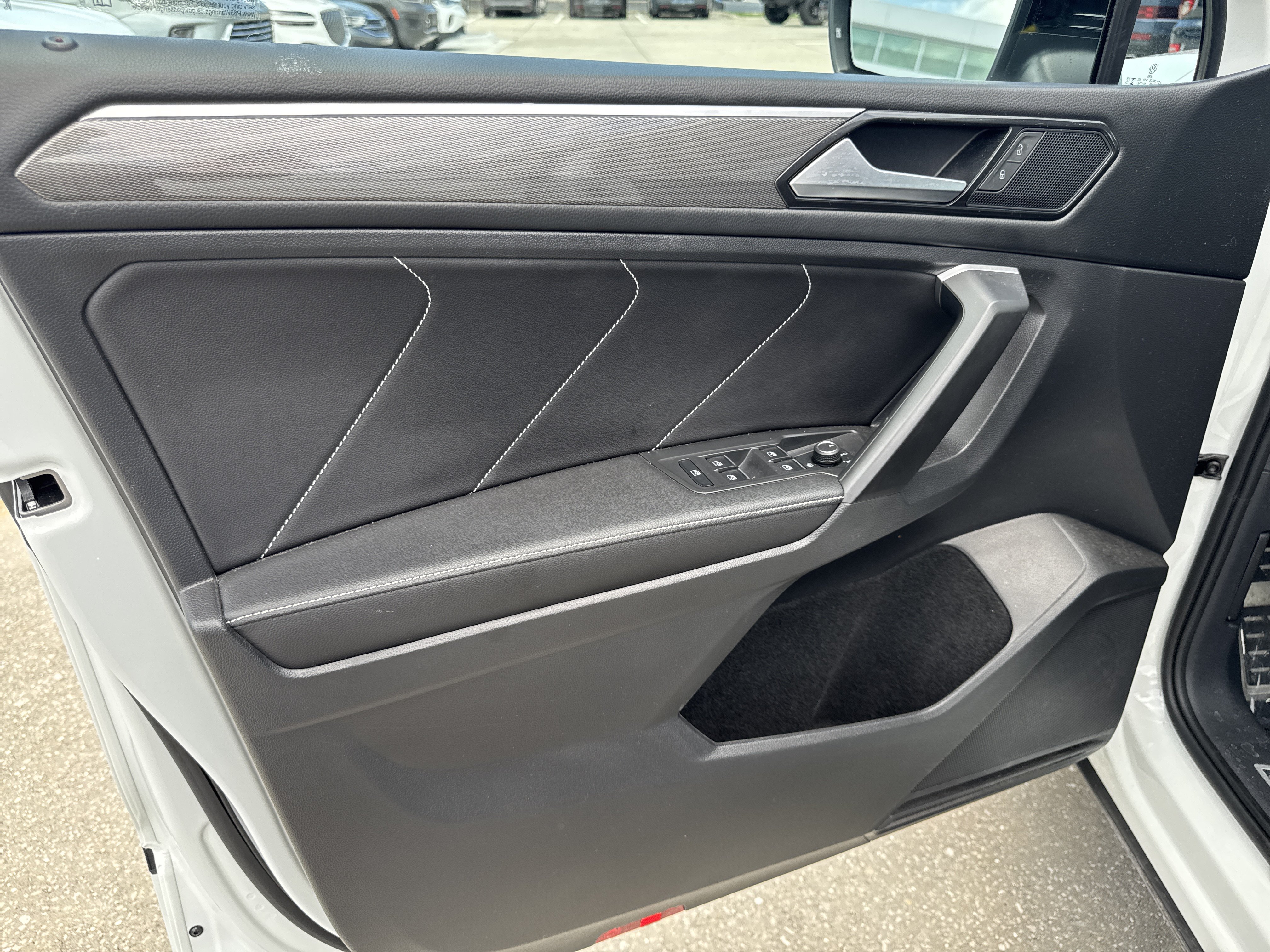 Certified 2023 Volkswagen Tiguan SE R-Line FWD image 19