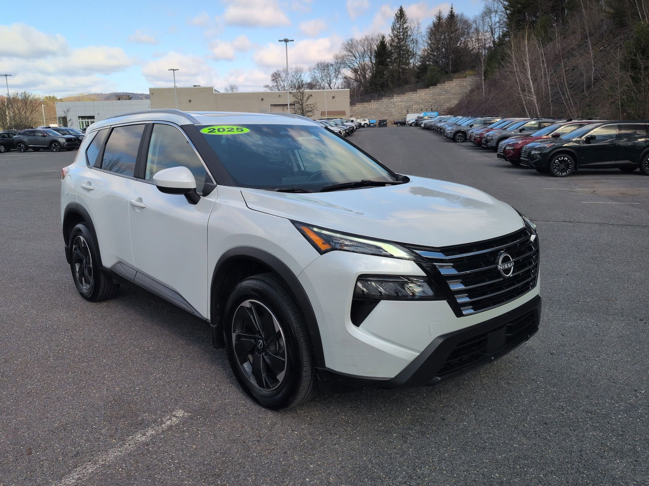 Used 2025 Nissan Rogue SV w/ SV Premium Package image 3