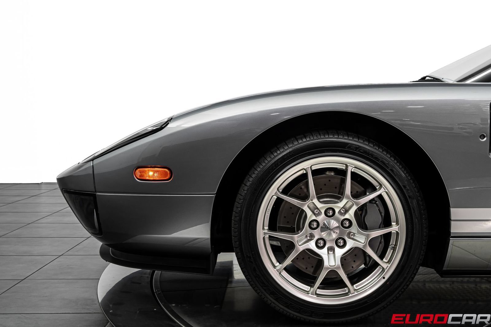 Used 2006 Ford GT RWD image 15