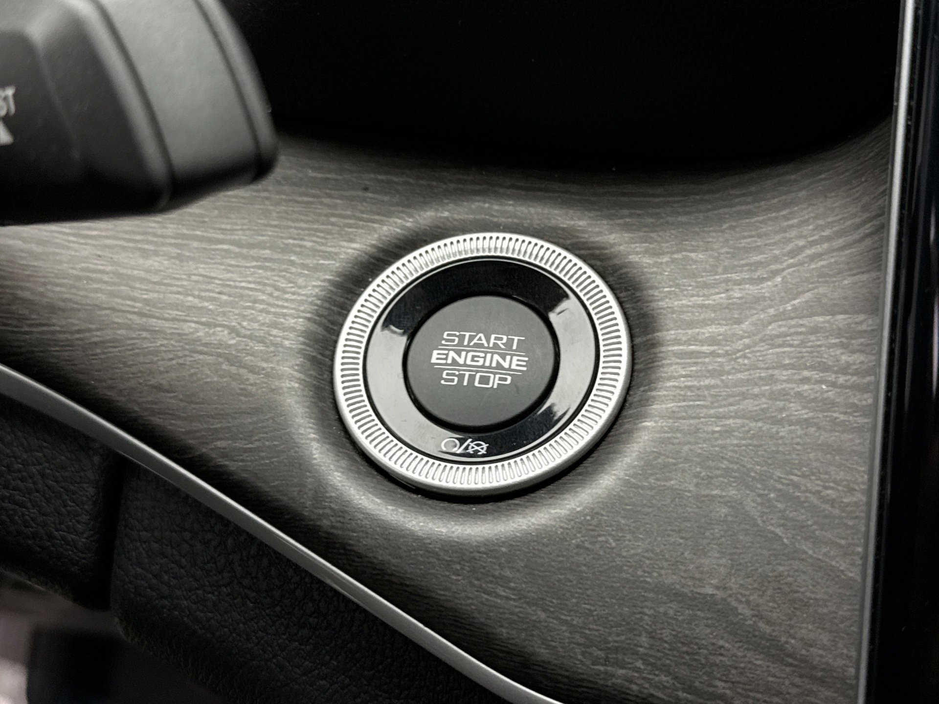 Used 2023 Jeep Grand Cherokee Limited image 19