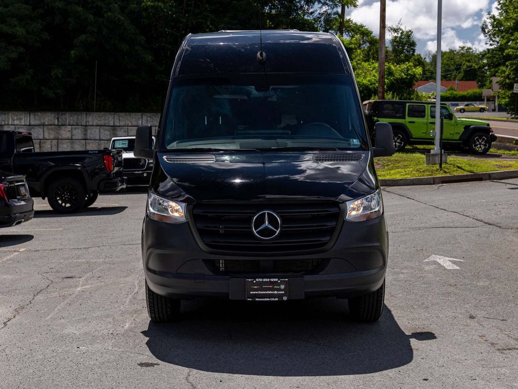 Used 2024 Mercedes-Benz Sprinter 2500 image 2