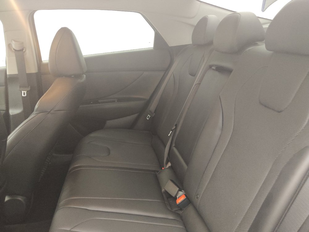 Used 2023 Hyundai Elantra Limited w/ Preferred Accessory Package FWD image 18