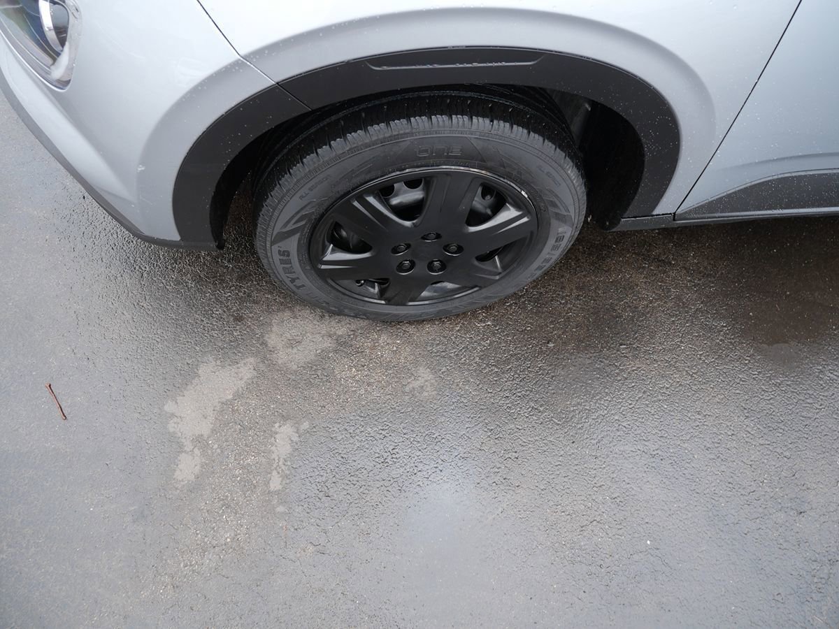 Used 2020 Hyundai Venue SE FWD image 34