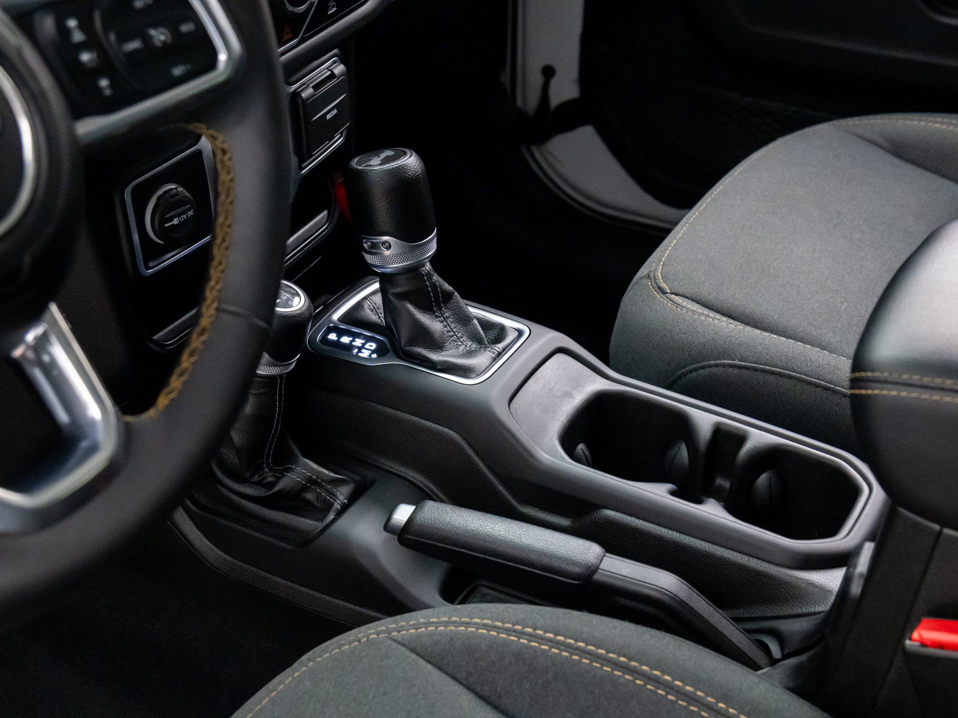 Used 2024 Jeep Wrangler Sahara image 12