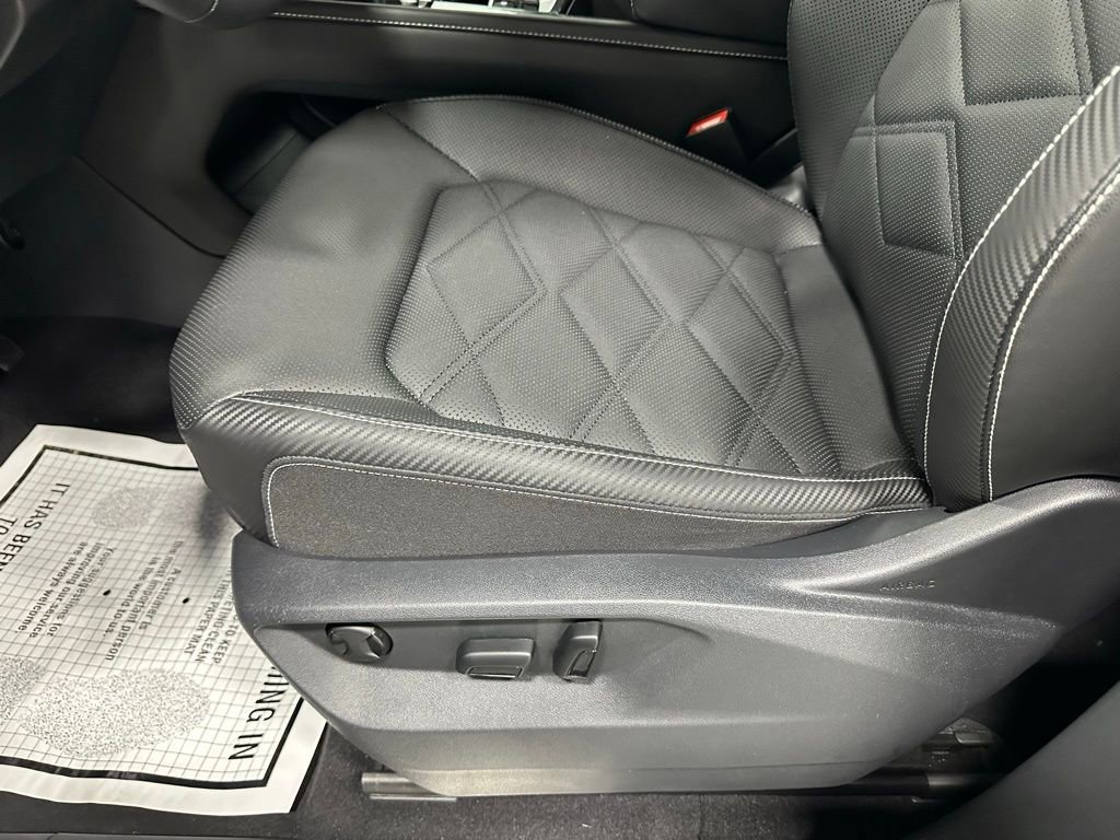 Used 2025 Volkswagen Atlas Cross Sport SE image 13