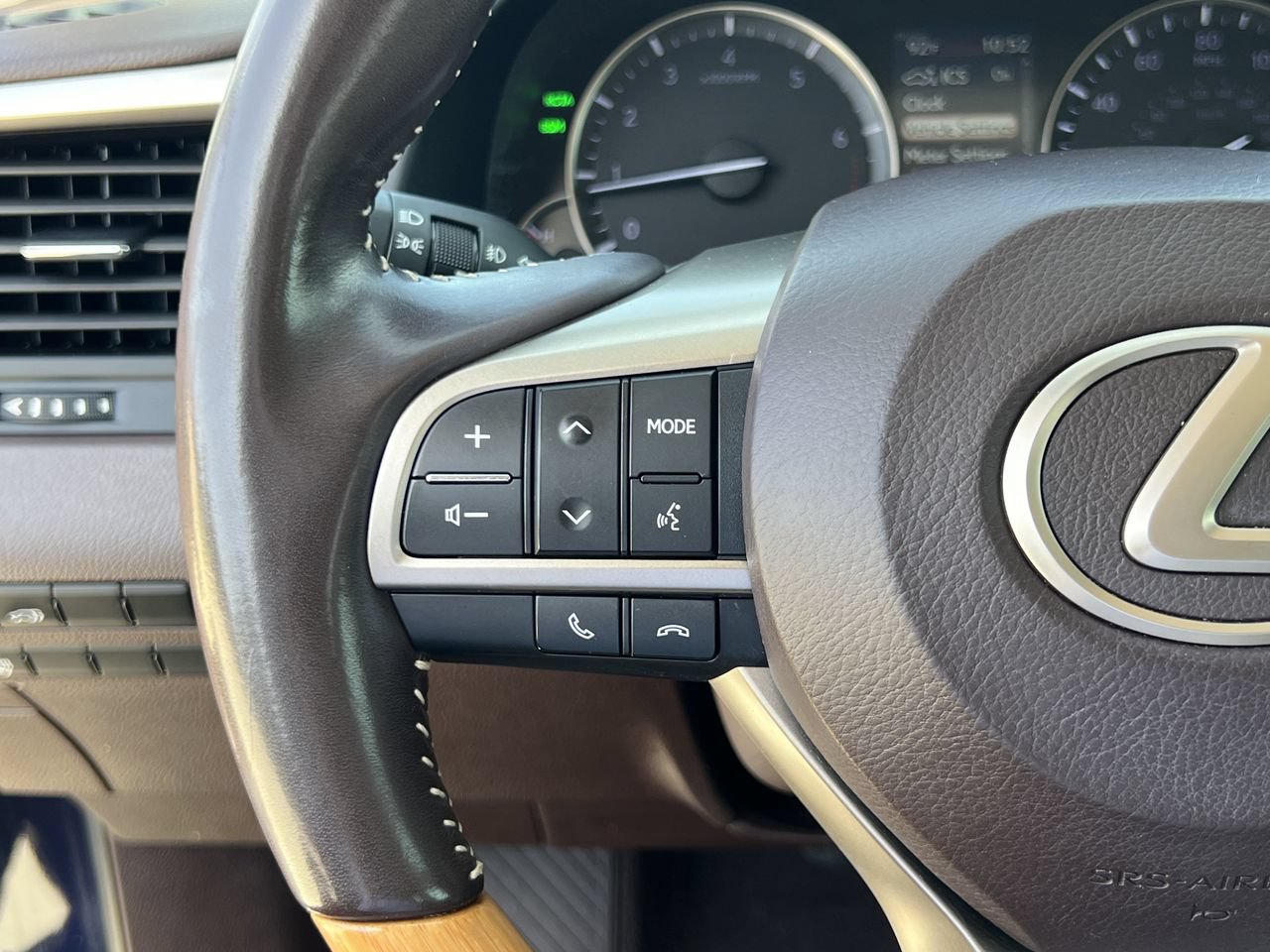 Used 2019 Lexus RX 350L FWD w/ Premium Package image 10