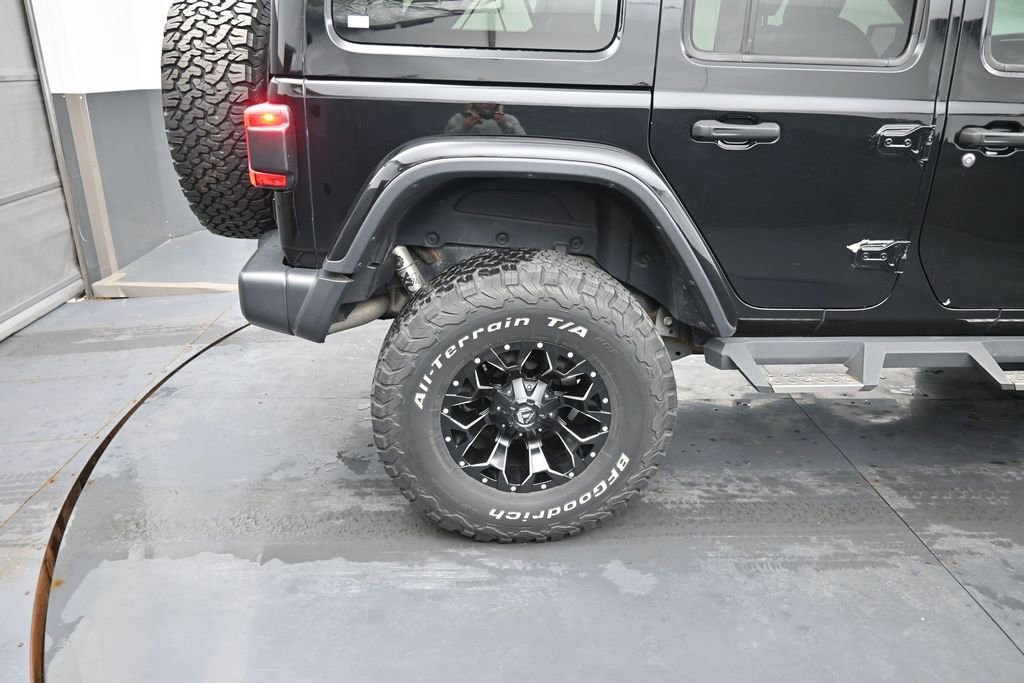 Used 2018 Jeep Wrangler Unlimited Rubicon w/ Dual Top Group AWD/4WD image 13