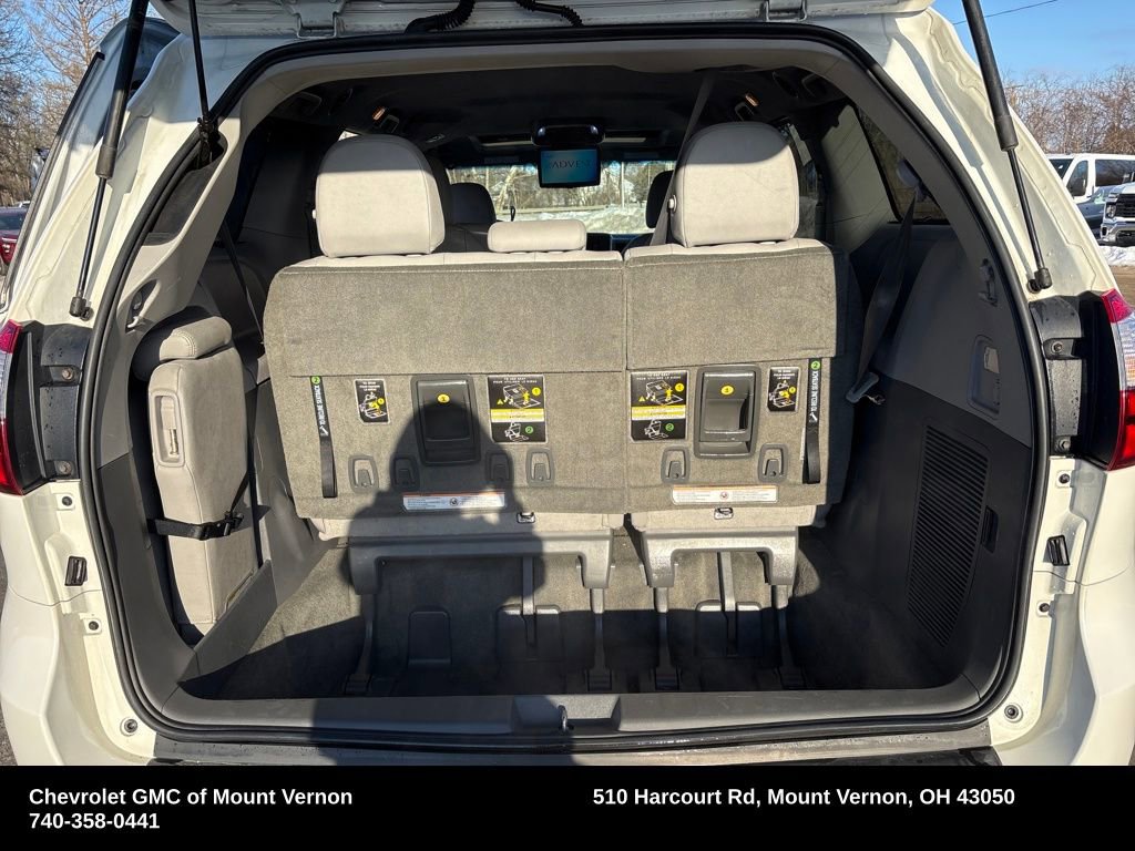 Used 2017 Toyota Sienna L image 17