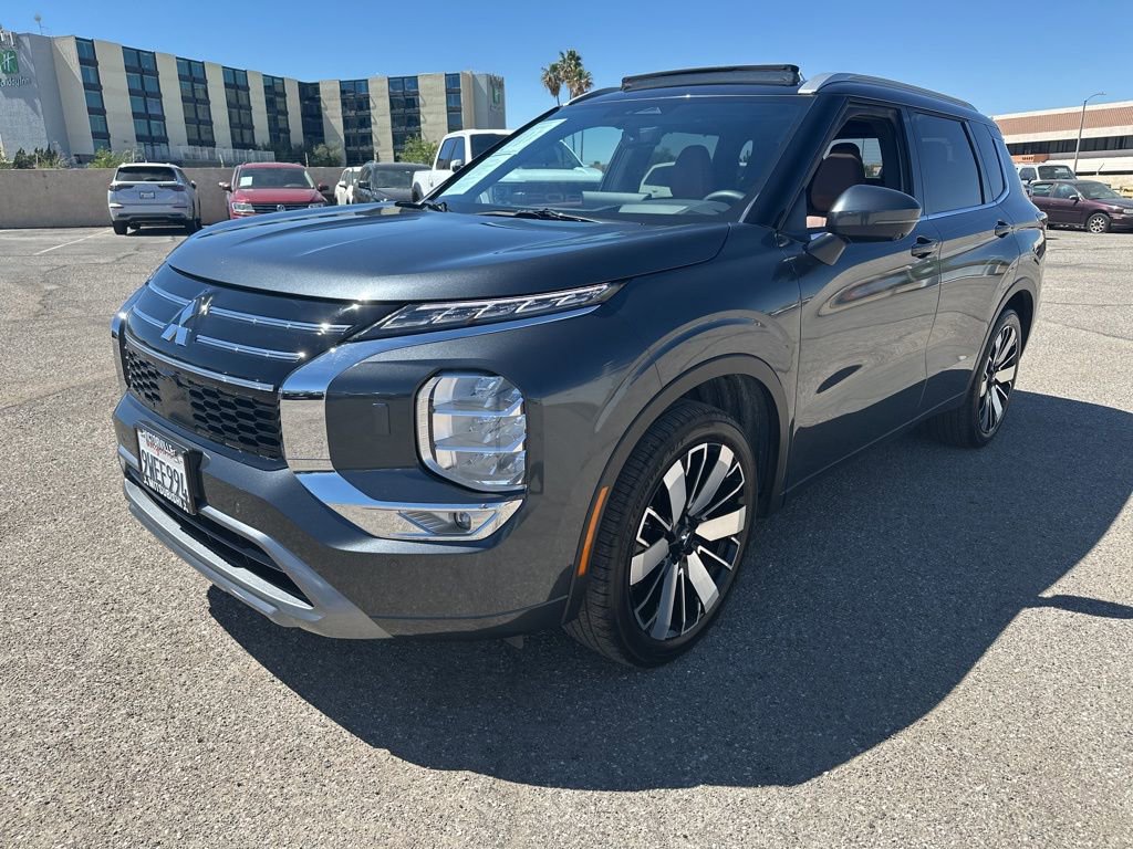 Used 2025 Mitsubishi Outlander SEL image 3